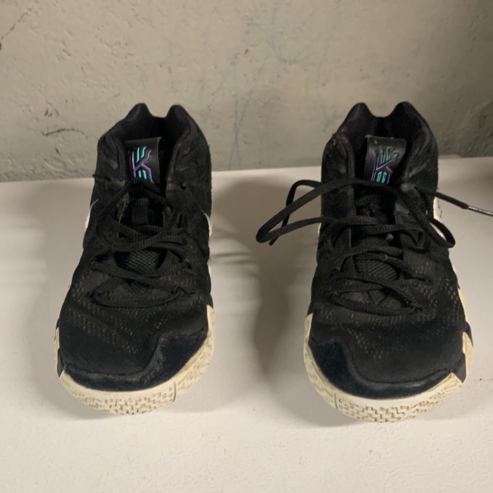 Kyrie Irving basketball sneakers youth size 5